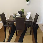 2Br Luxury House In Piccadilly