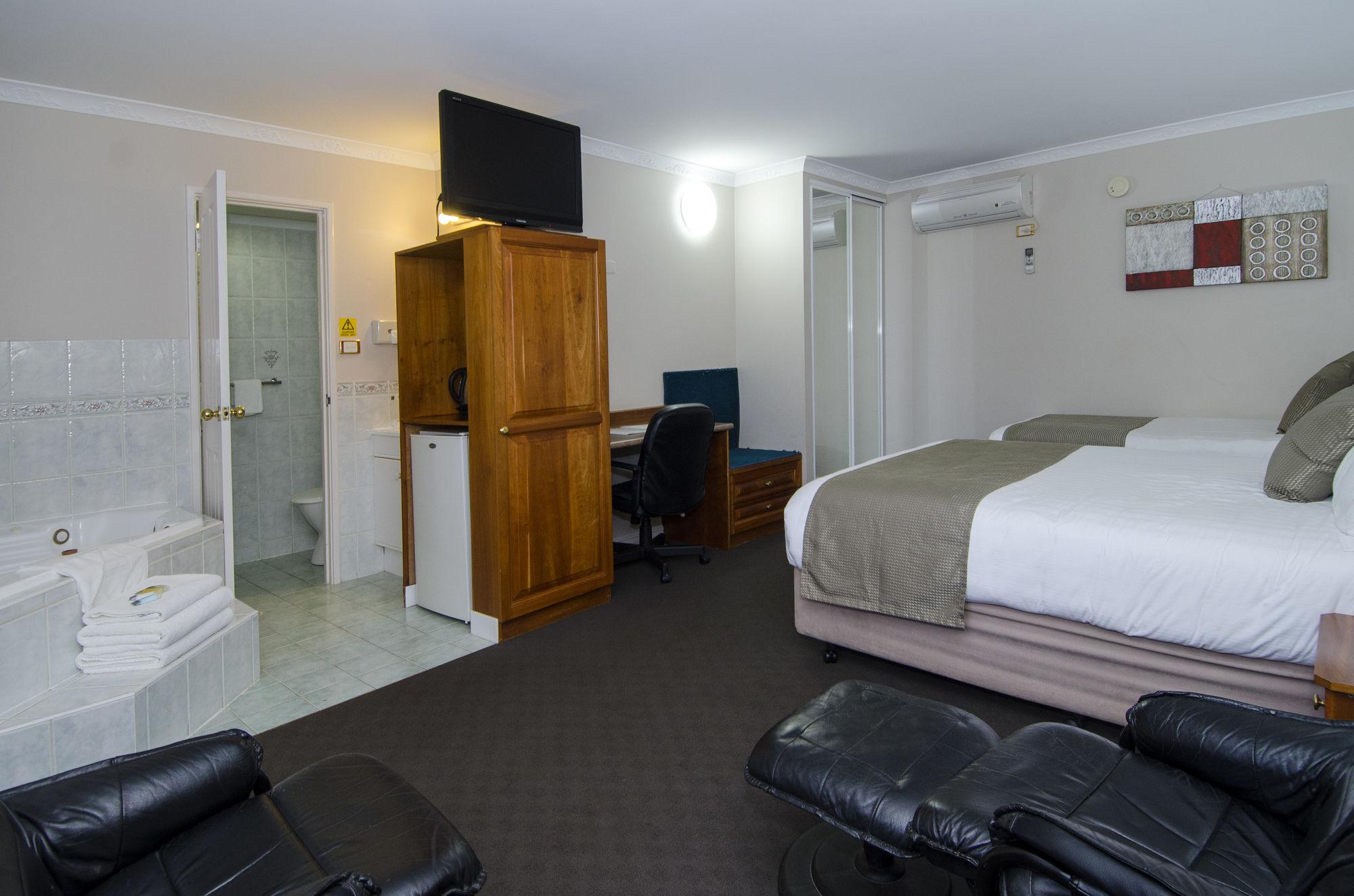 Quality Railway Motel 4*