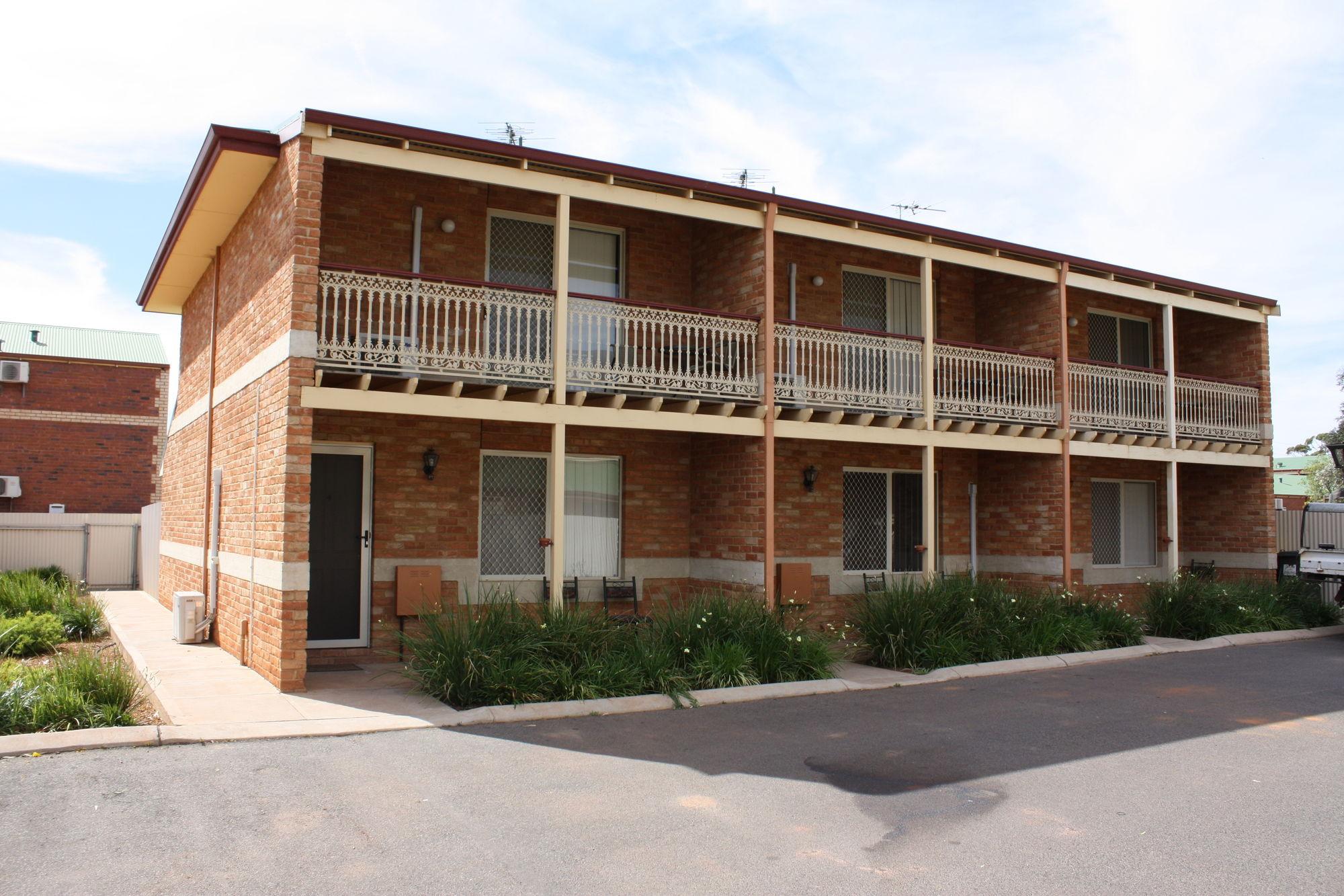 Quality Railway Motel