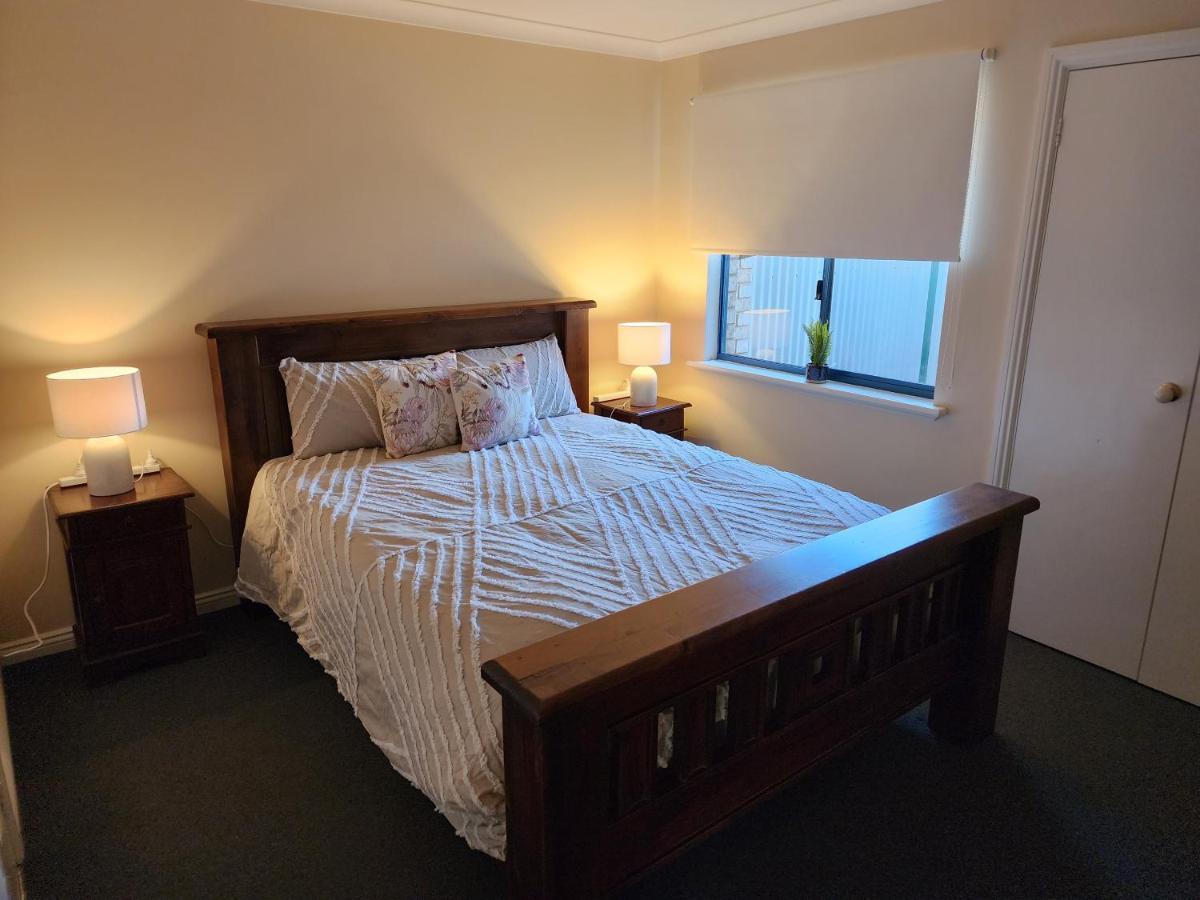 Comfortable Across The Road From The Historic Recreation Villa Kalgoorlie
