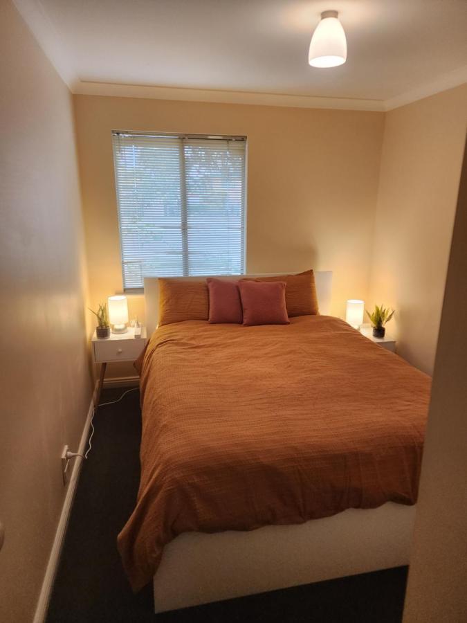 Comfortable Across The Road From The Historic Recreation Villa Kalgoorlie