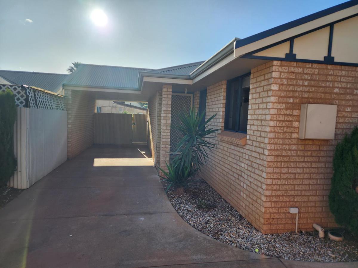 Comfortable Across The Road From The Historic Recreation Villa Kalgoorlie