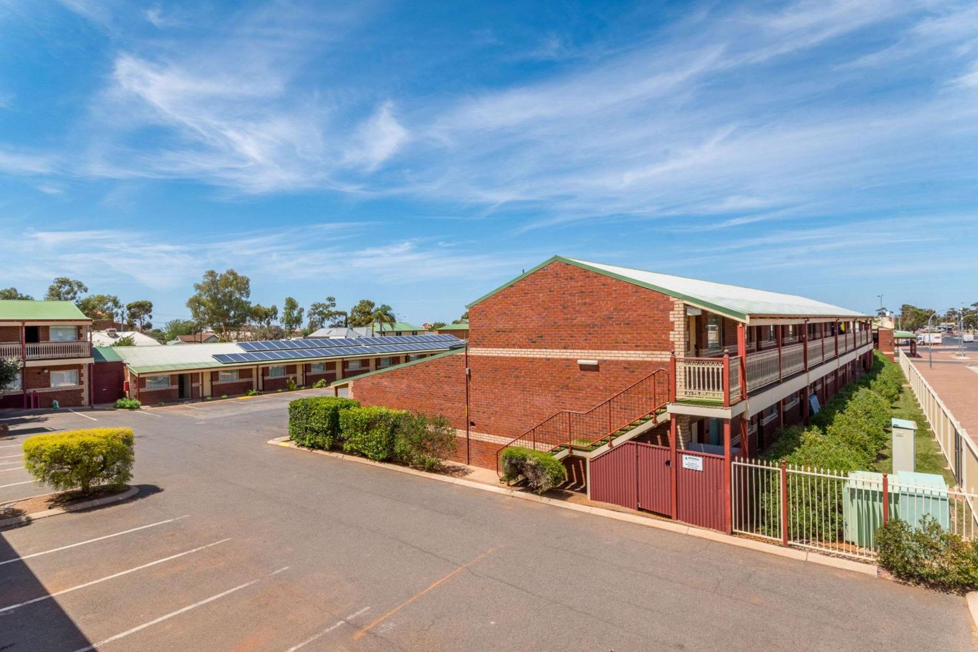 Quality Railway Motel