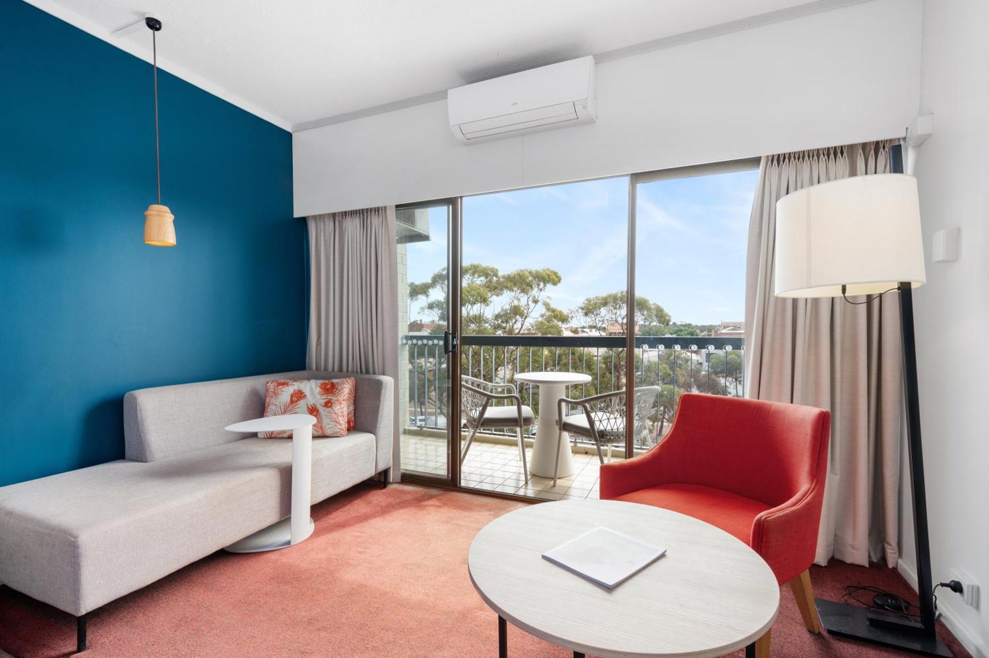 Hotel The Plaza 4*