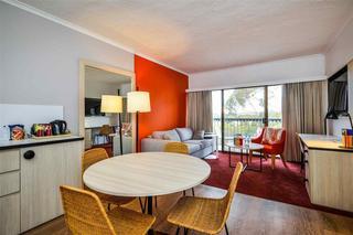 Hotel All Seasons Plaza