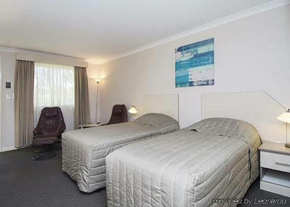 Quality Railway Motel 4*