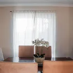 Spacious 5-Bed House Opposite Iga & Golf Course