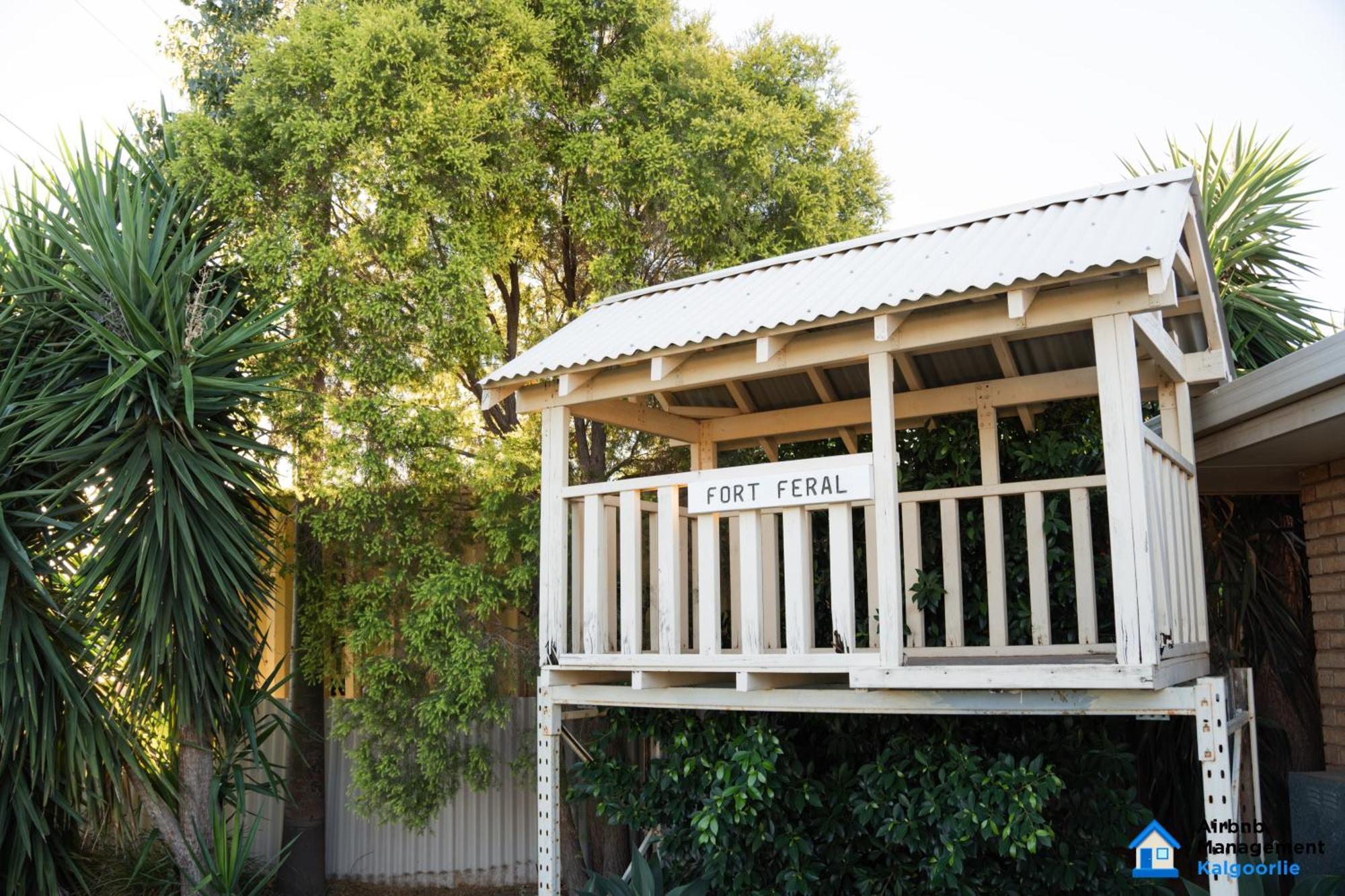 Spacious 5-bed House Opposite Iga & Golf Course Kalgoorlie