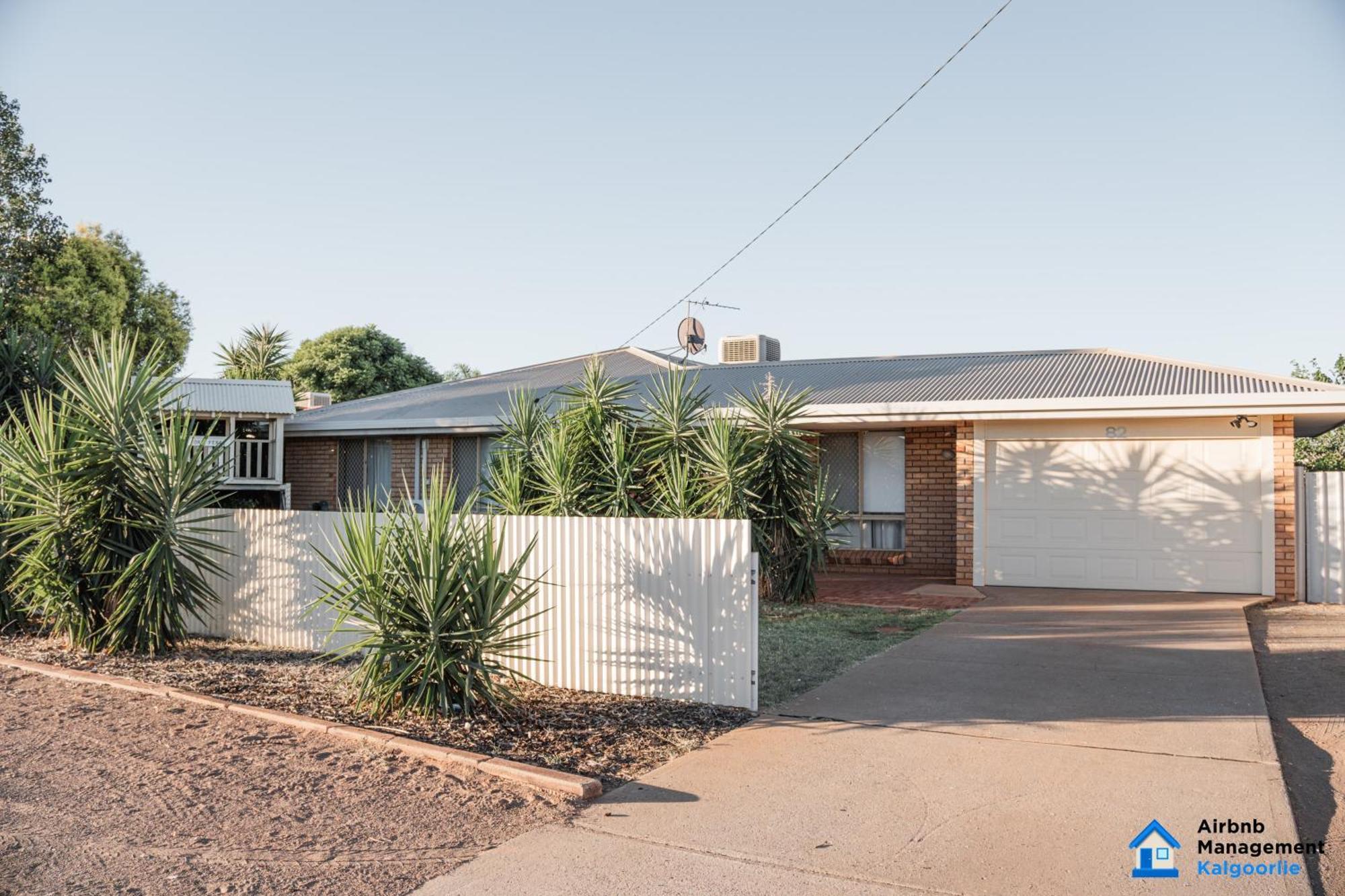 Holiday home Spacious 5-bed House Opposite Iga & Golf Course