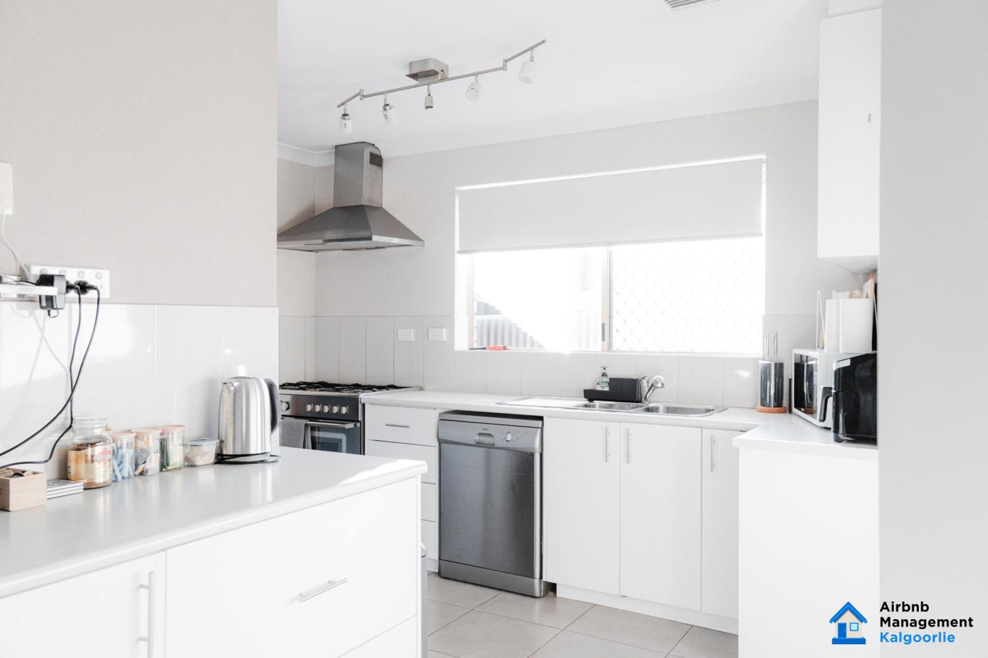 Spacious 5-bed House Opposite Iga & Golf Course Holiday home Kalgoorlie